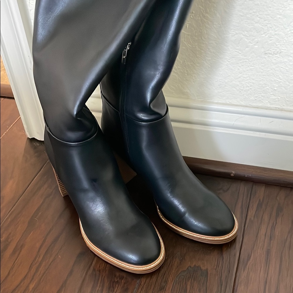 Elegant Black Leather Women's Boots